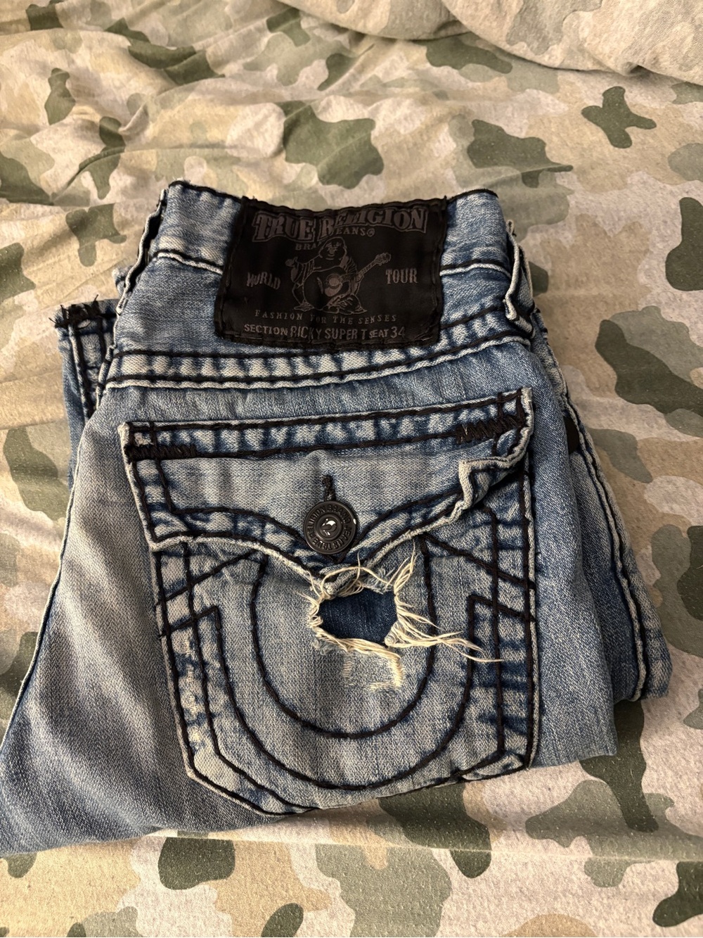 True Religion Ricky Jeans With Black Stitching Size 31x34 Used Great Condition